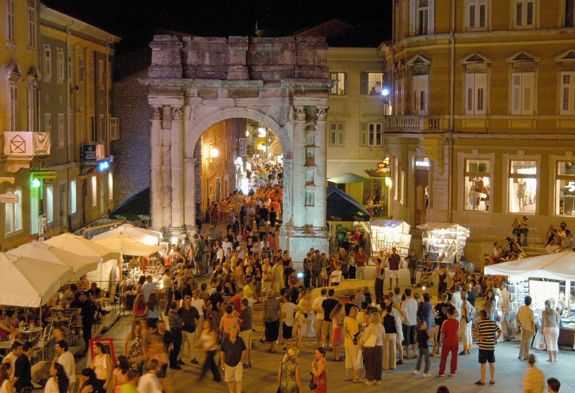 Pula City Center Accommodation With Free Parking Экстерьер фото